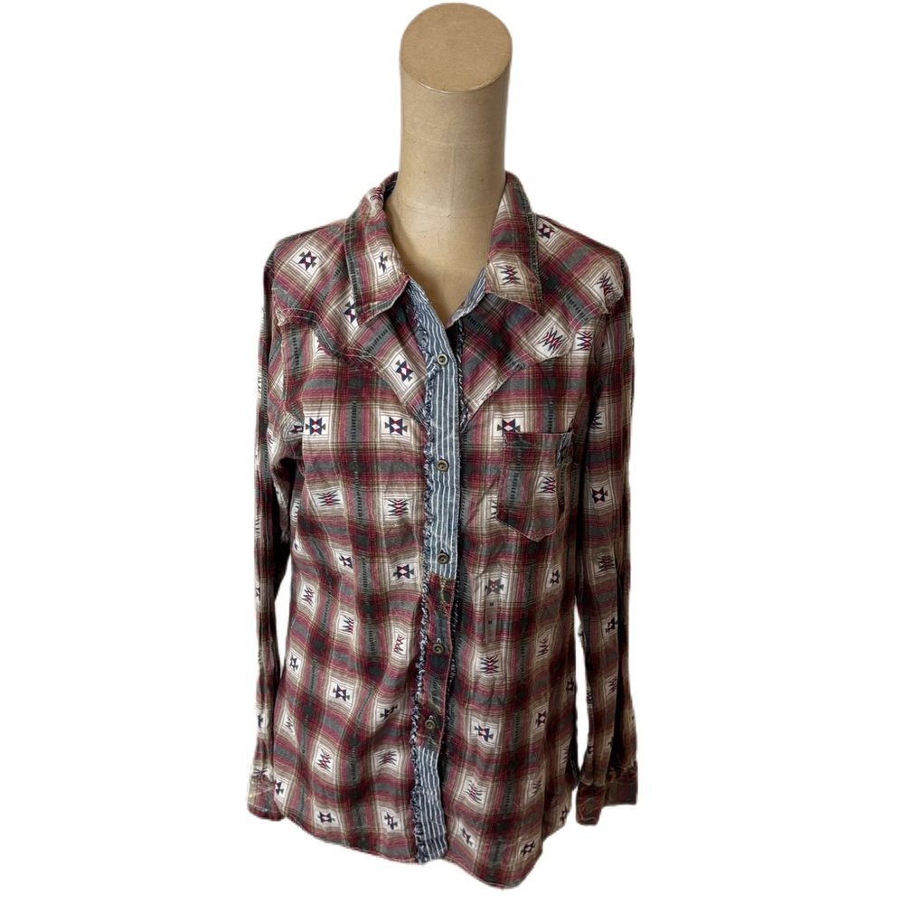 NWT! Eased BKE Western Button Down Top Size Medium